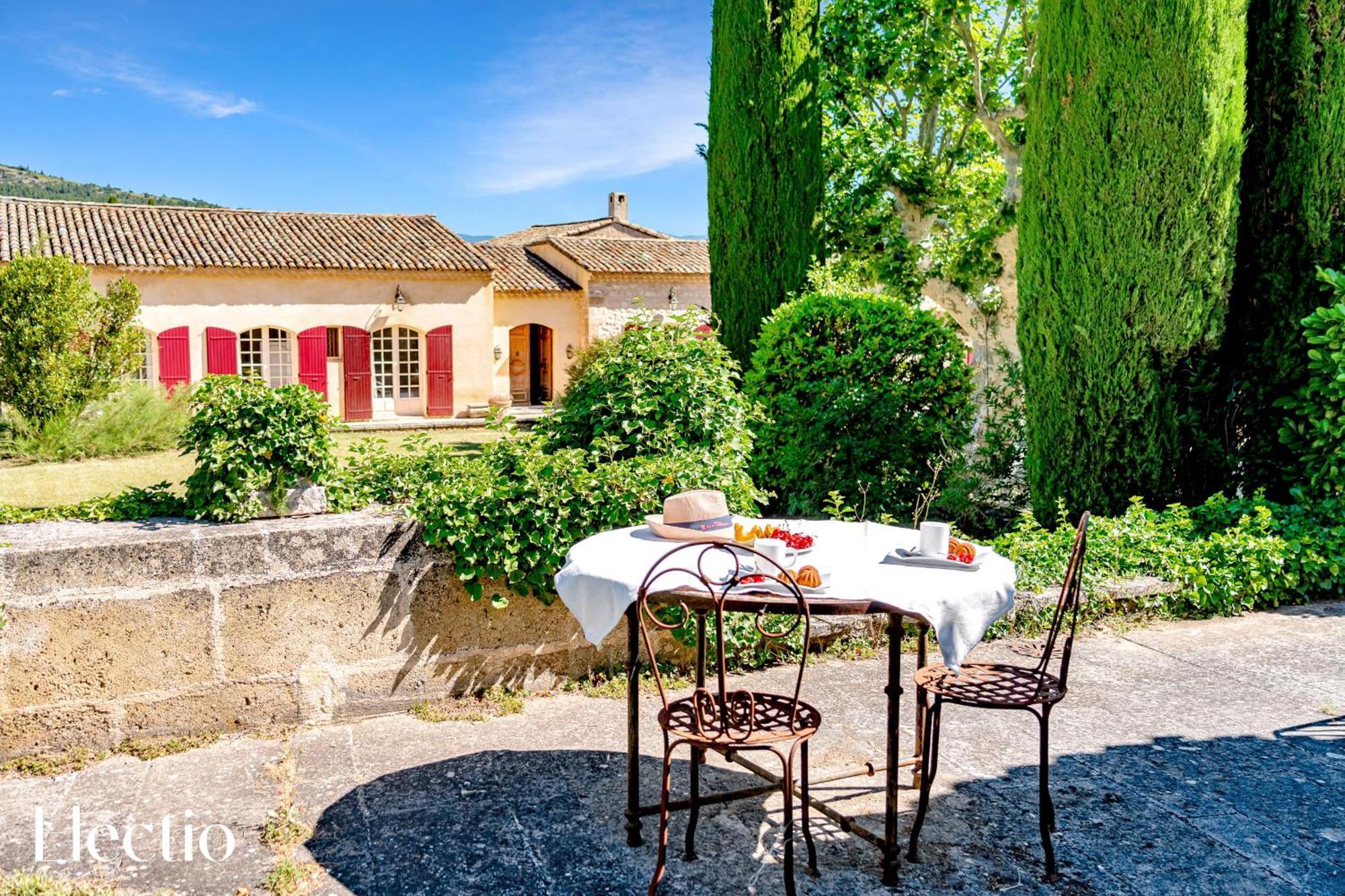 Bastide Domaine Tour Campanets Aparthotel Le Puy-Sainte-Reparade Exterior photo